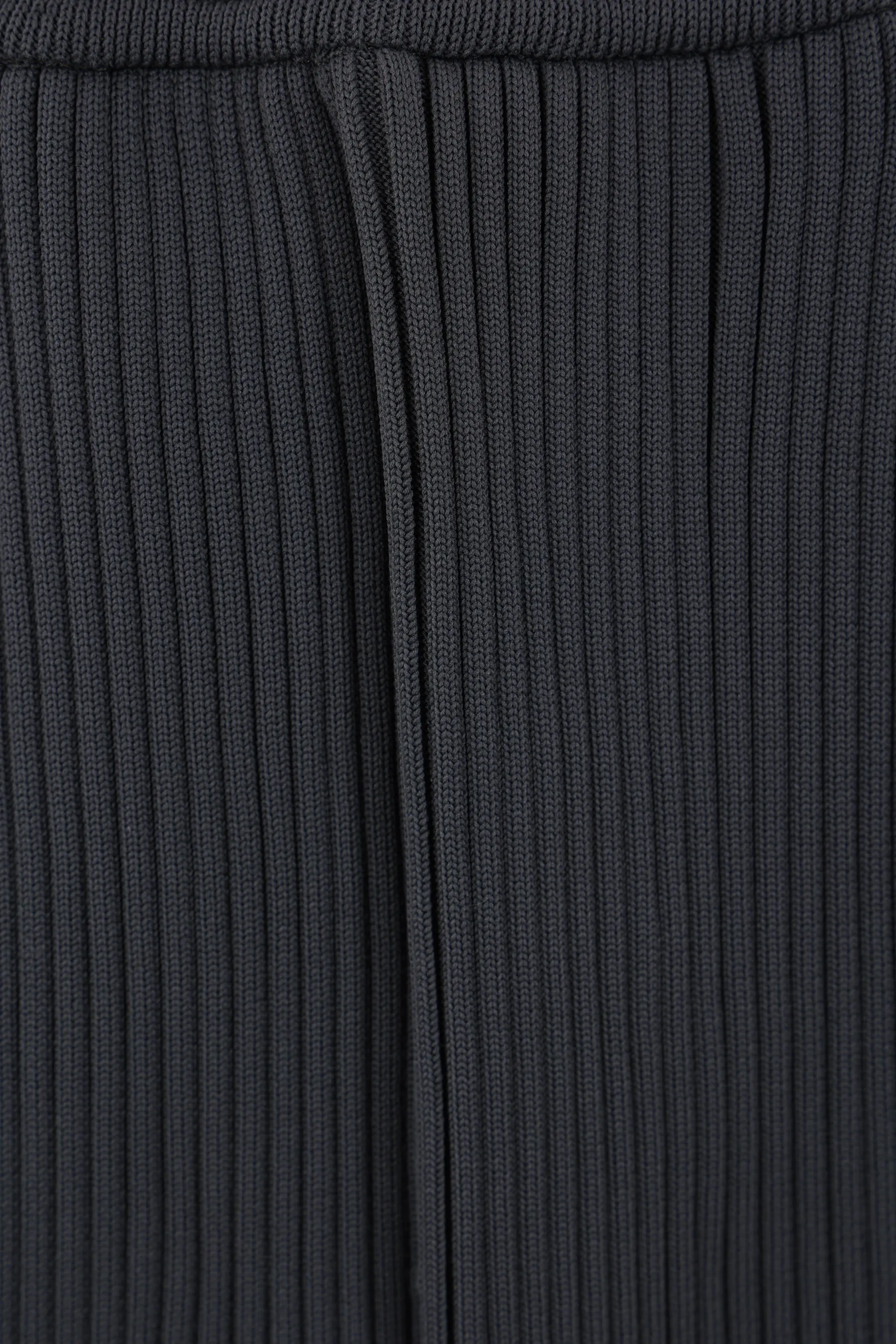 Fluted Tapered pants in ribbed recycled tecnical knit